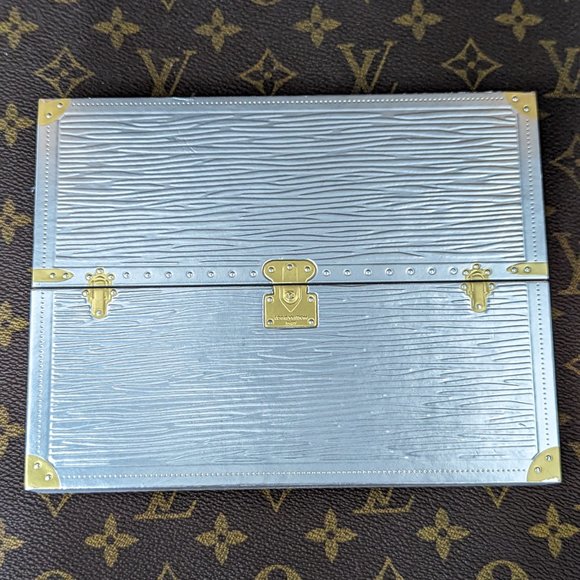 LOUIS VUITTON Christmas Silver Epi Wood Trunk Vivienne Ornament *RARE* - Picture 7 of 10